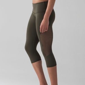 Lululemon Reveal Crop (15") Dark Olive